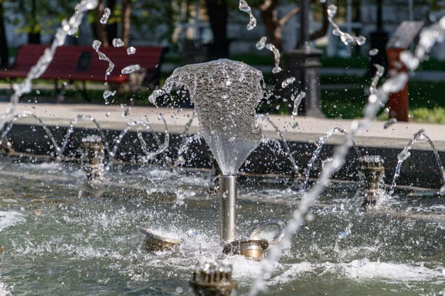 Фонтаны Екатеринбурга начинают готовить к зиме в связи с наступлением холодов 