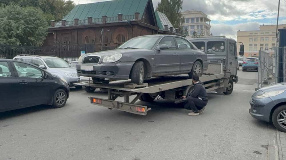 Долги привели уральскую фирму к аресту автомобиля 