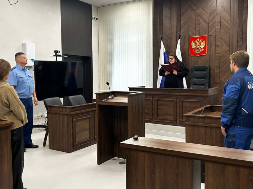 Педагога из Екатеринбурга осудили за жестокое обращение с восьмиклассником 