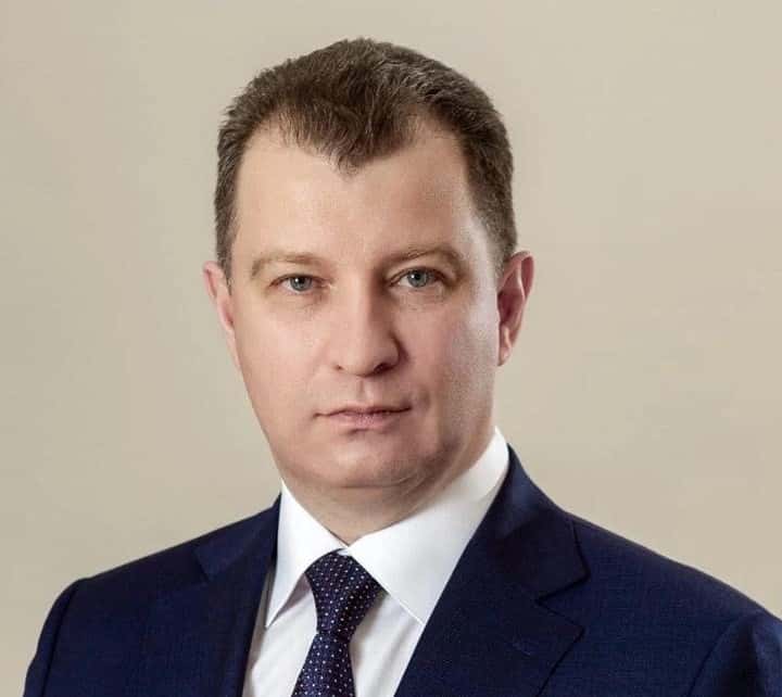 Глава Серова Сизиков отправлен судом в отставку 