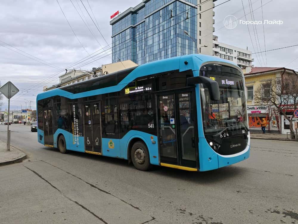 Теперь без карты и наличных: екатеринбуржцы тестируют оплату проезда “по воздуху”