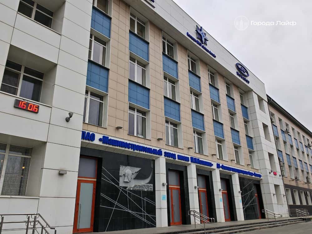 На заводе МЗИК создали Сквер династий с участием сотрудников и профсоюзов