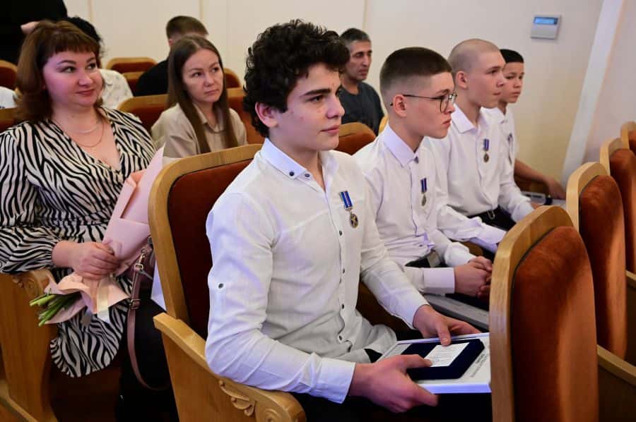 Дети-герои Урала: девять подростков награждены медалями Совета Федерации за спасение жизней
