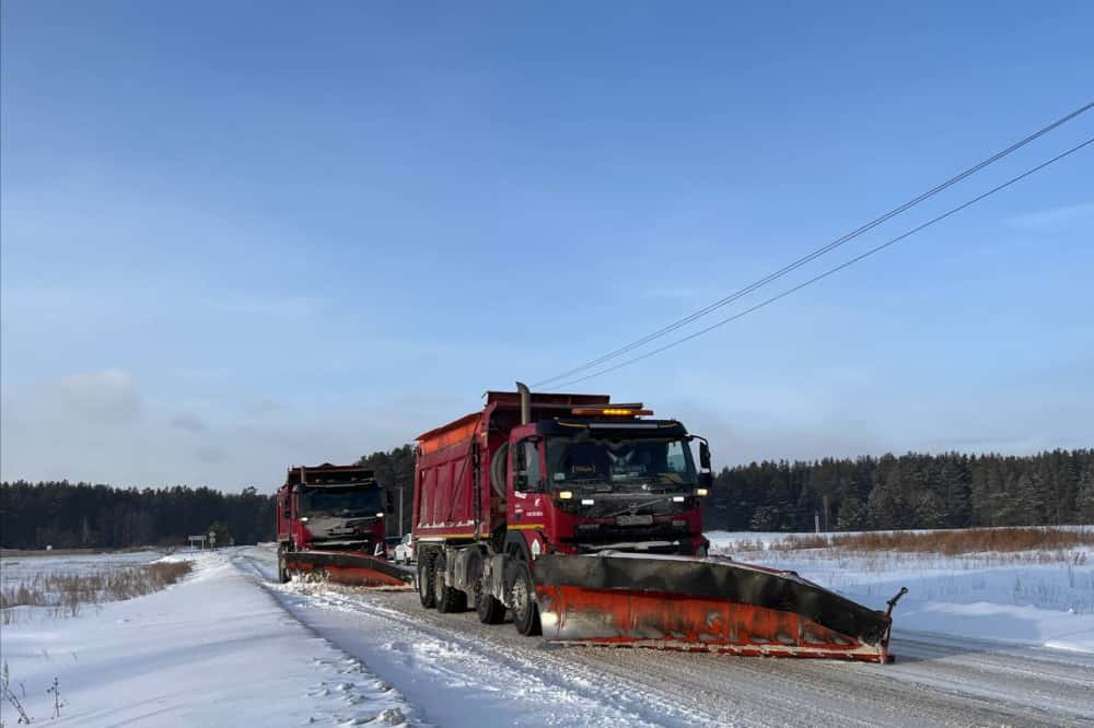Снегопад на Урале: 341 машина убирает дороги, 8,2 тыс. тонн соли израсходовано