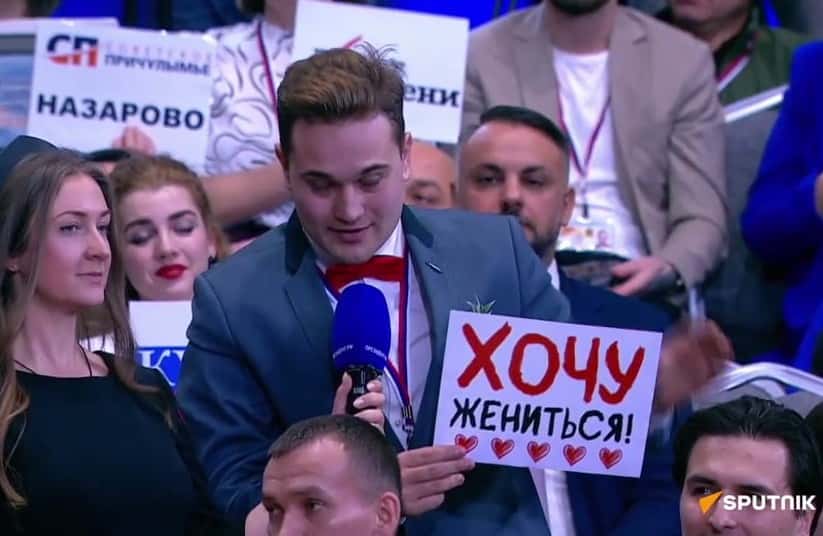 На прямой линии с Путиным уральский журналист позвал свою девушку замуж 