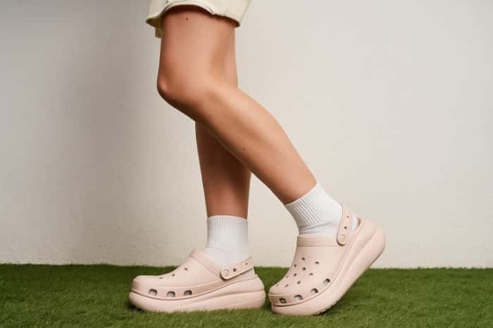 Как выбрать обувь зимой, чтобы не навредить ногам — советы флеболога