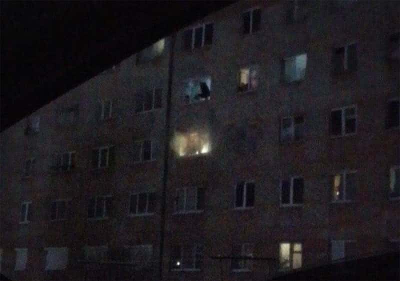 Мать выбросила младенца из окна, спасая от пожара в Асбесте