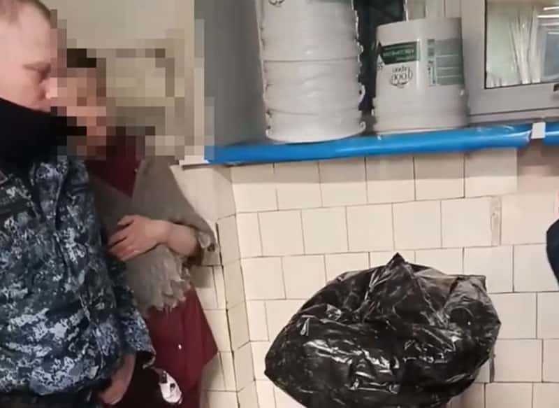 Ржавые холодильники и отсутствие умывальников: в Екатеринбурге закрыли заготовочный цех