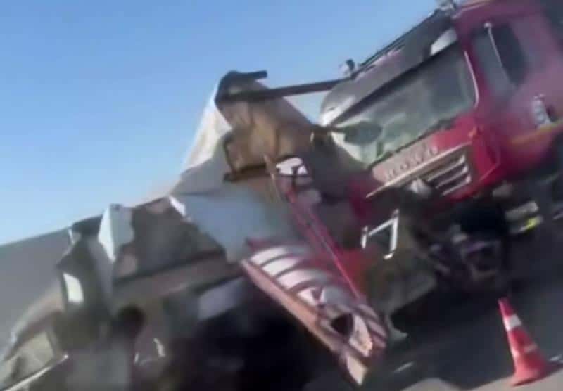 На ЕКАД «Газель» врезалась в снегоуборочную машину, водитель в больнице