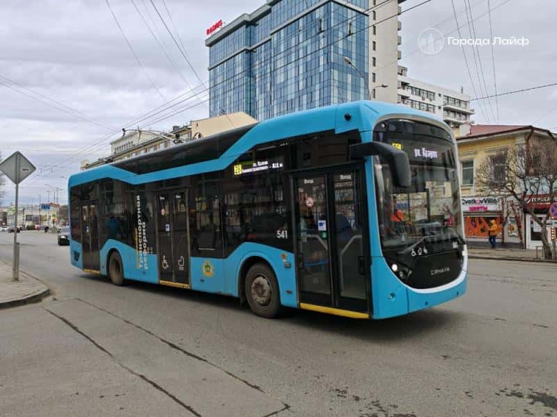 В Екатеринбурге автобусы двух маршрутов не вышли на очередь