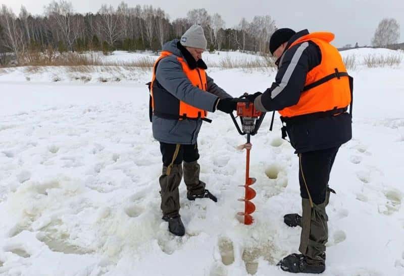 Распиловка и подрыв льда: на Урале проходят противопаводковые мероприятия