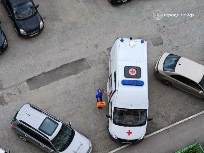 В Екатеринбурге нашли мертвым квартиранта — тело пролежало в комнате больше недели