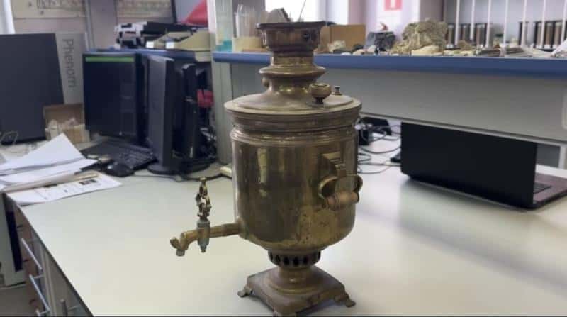 Самовар с императорскими клеймами пытались вывезти из Кольцово в Баку — культурную ценность спасли