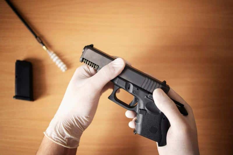 Выстрел в уральской школе — подросток ранил одноклассницу из пневматического пистолета