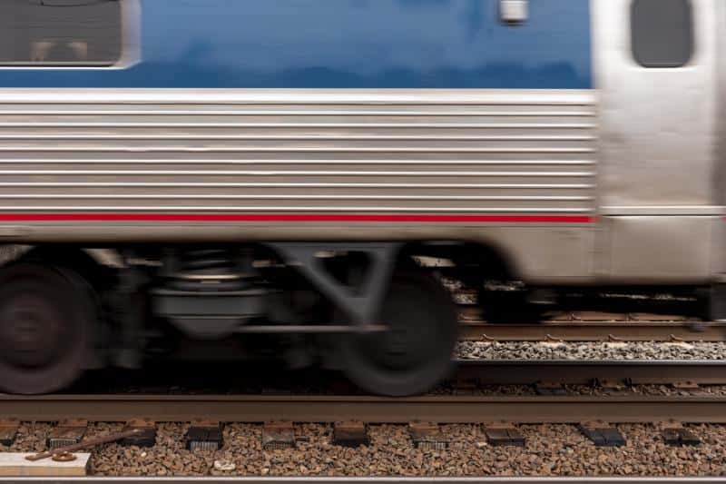 Сход семи вагонов у поезда Москва – Челябинск — движение остановлено, пассажиров эвакуируют