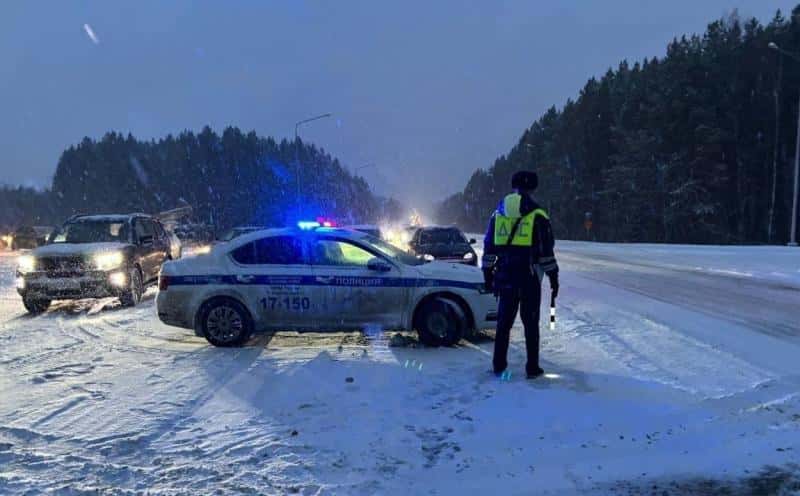 Ограничение движения на трассе Екатеринбург – Реж – Алапаевск — дорогу закрыли из-за гололеда и непогоды