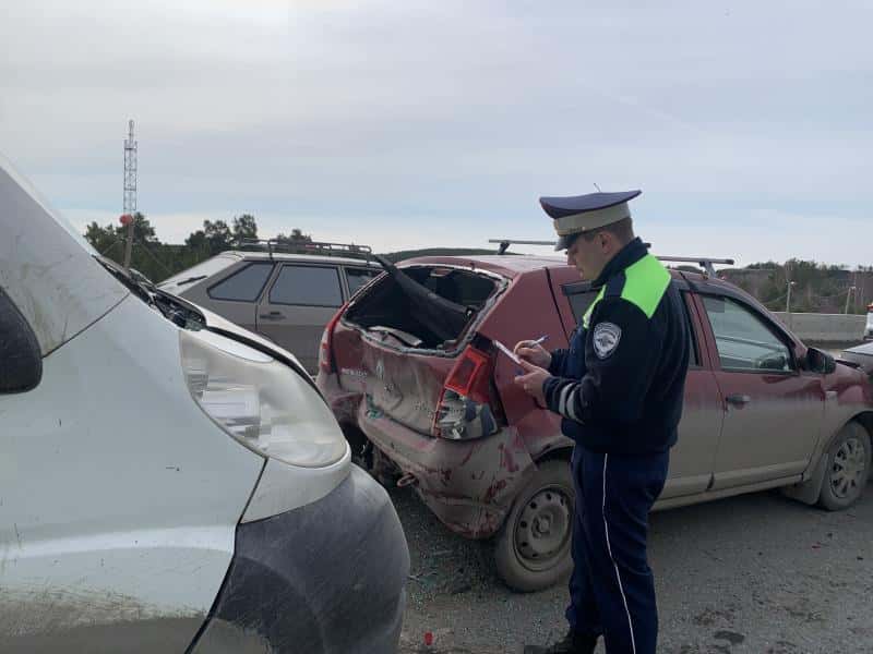 Массовое ДТП на трассе Екатеринбург – Тюмень — водитель «Пежо Боксер» протаранил 3 машины