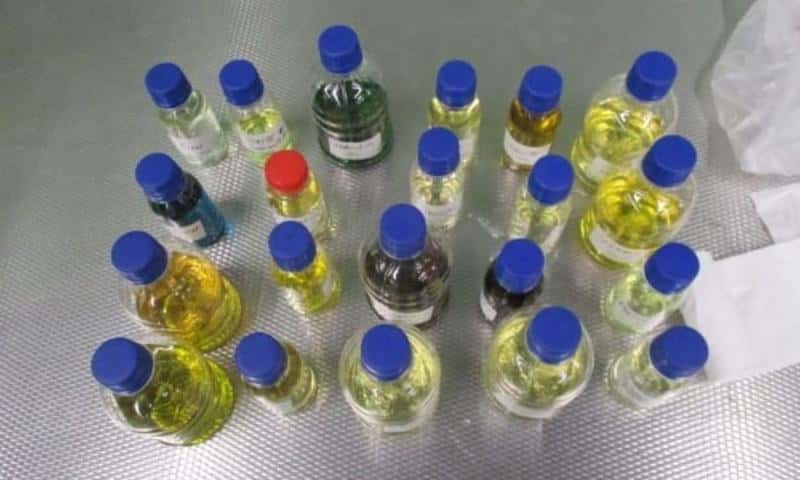 Пассажира с 2 литрами нишевых духов задержали в Кольцово — он не задекларировал товар