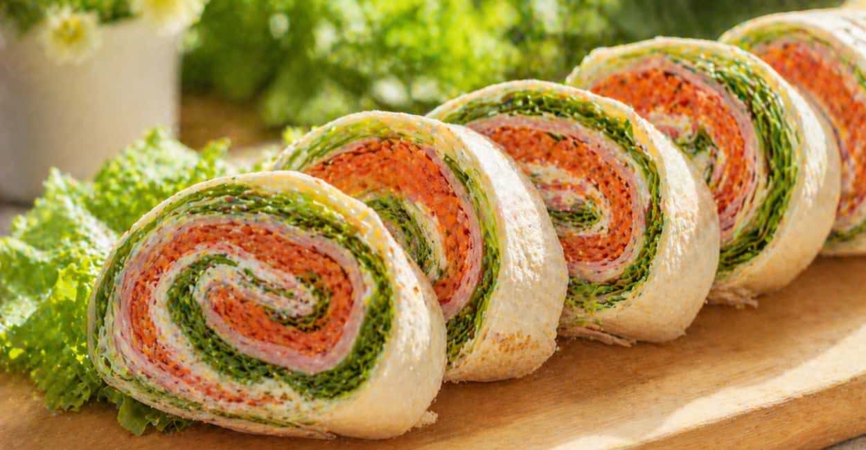 Тру ветчину на терке — и в лаваш: рулет с сыром и корейской морковкой по-весеннему — вместо тысячи салатов