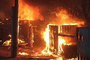 В Перми полыхал двухподъездный барак