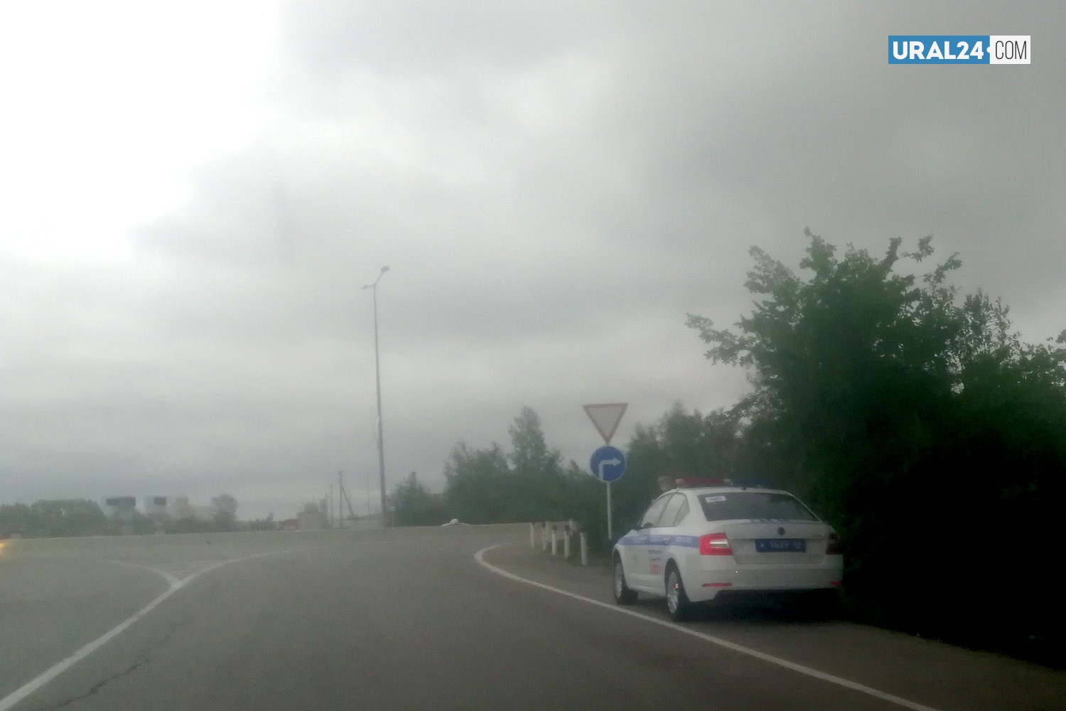 Из-за приезда премьера Михаила Мишустина в Екатеринбург полицейских расставили на всех подступах к «Кольцово» и выставочному центру