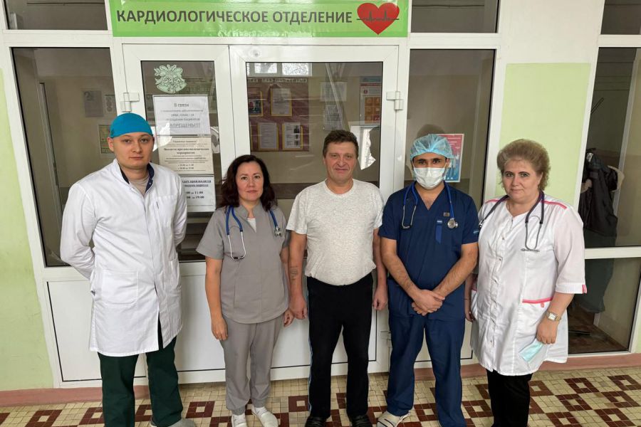 На Урале врачи спасли мужчину с электрическим штормом после инфаркта миокарда  | Уральские врачи семь раз возвращали к жизни 56-летнего мужчину 