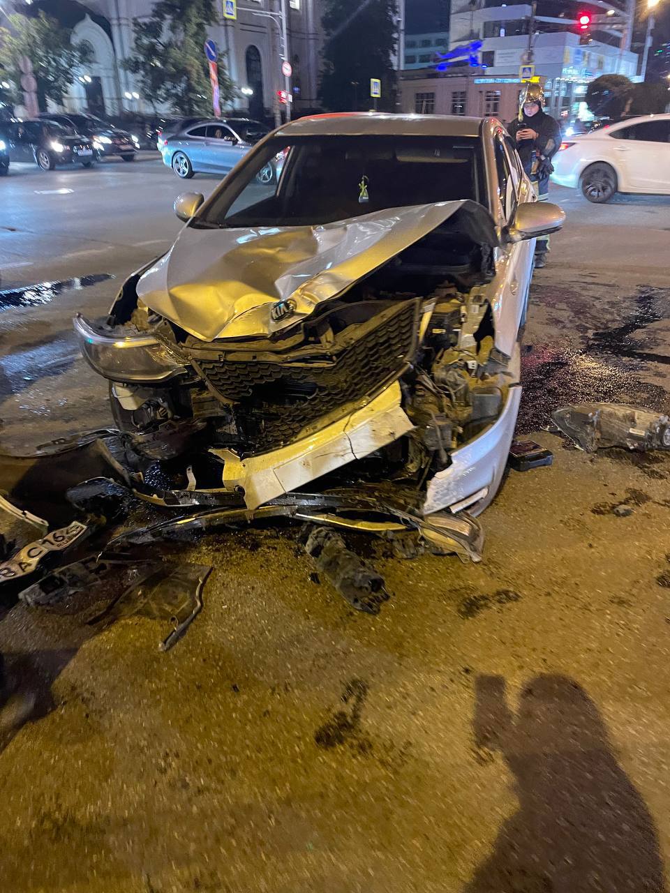 Минувшим вечером на перекрёстке 8 Марта — Малышева в Екатеринбурге произошло серьёзное ДТП