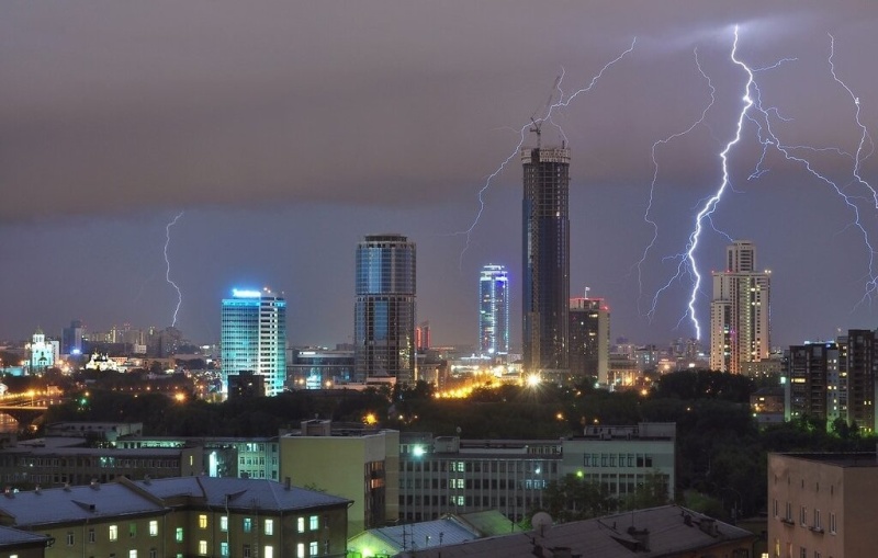 25 мая местами в Свердловской области ожидается ветер с порывами до 18 м/с, сильные дожди, грозы 25 мая местами в Свердловской области ожидается ветер с порывами до 18 м/с, сильные дожди, грозы