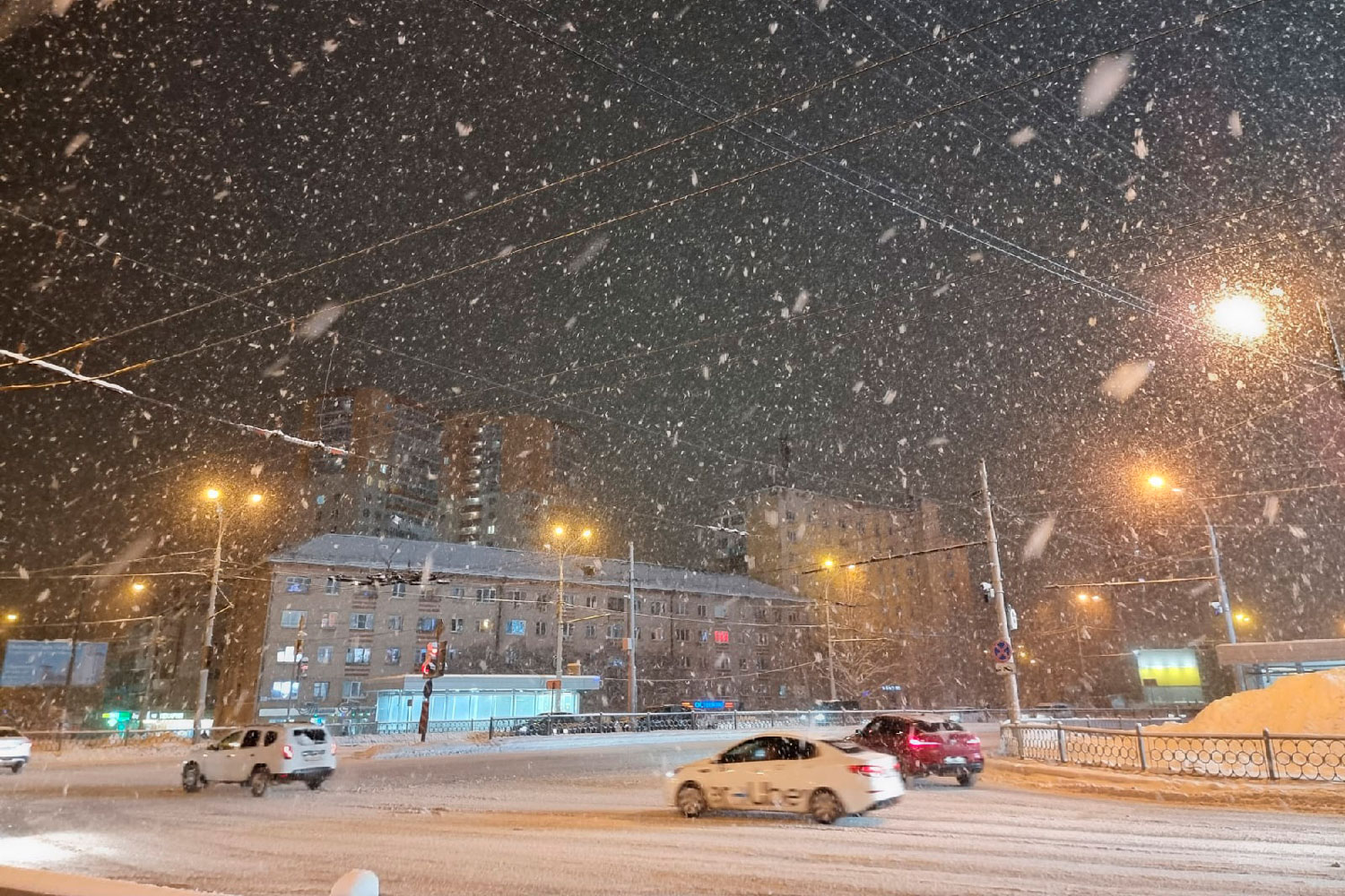 На Пермском тракте образовалась гигантская пробка На Пермском тракте образовалась гигантская пробка