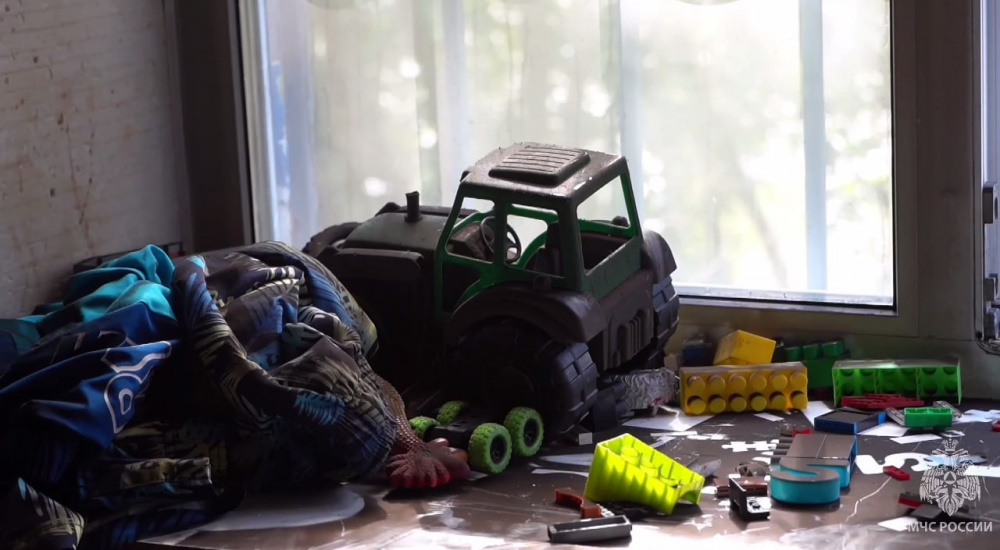 «Не позвали на помощь»: история гибели в Тюмени девятилетних двойняшек и их дяди | В Тюмени прощаются с детьми и их дядей, задохнувшимися в пожаре 