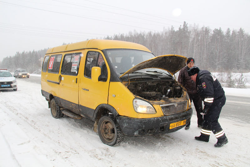 В Свердловской области сотрудники ГИБДД ежедневно контролируют пассажирские перевозки В Свердловской области сотрудники ГИБДД ежедневно контролируют пассажирские перевозки