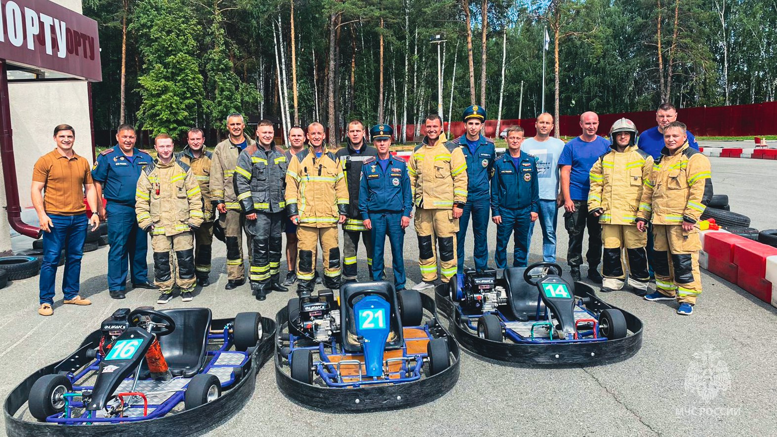 На Урале прошла необычная эстафета, объединившая картинг и пожарных