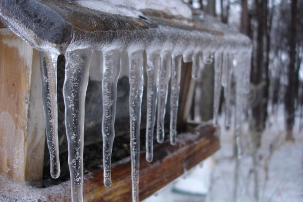 Свердловский Госжилстройнадзор начал проверки крыш многоэтажек: что ищут инспекторы в марте 2026 | Госжилстройнадзор Свердловской области проверяет кровли многоэтажек из-за оттепели