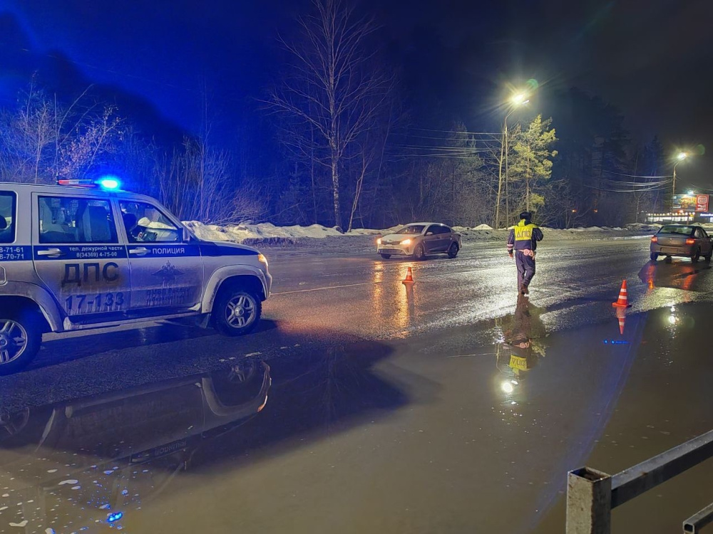 Световозвращателей не было: подробности смертельного ДТП под Первоуральском | На 12 км Березовского тракта под колесами автомобиля погибла пожилая женщина