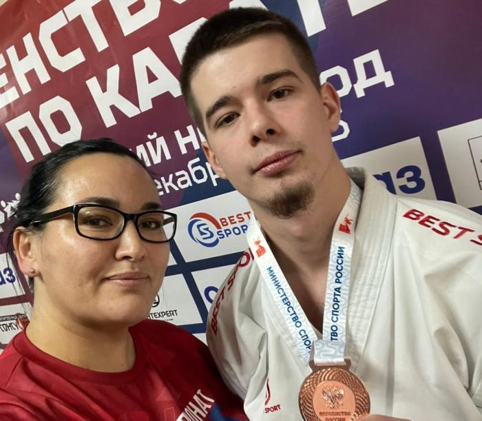 Бронза и золото: южноуральские каратисты на первенстве России | Южноуральские каратисты завоевали три медали на первенстве России