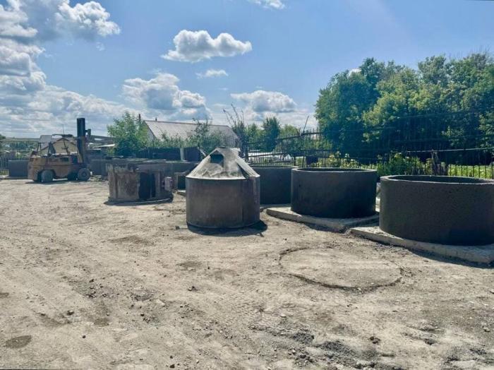 Мешали бетон прямо под окнами: в Челябинской области закрыли завод в жилом секторе | В Челябинской области закрыли завод по производству бетона среди жилых домов