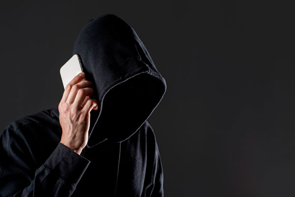 Мошенники заставили 14-летнюю свердловчанку отдать им деньги родителей  | 14-летняя свердловчанка перевела мошенникам почти 500 тысяч рублей 