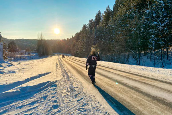 Сотрудниками Госавтоинспекции Свердловской области ограничено движение автобусов в направлении от Красноуфимска до республики Башкортостан