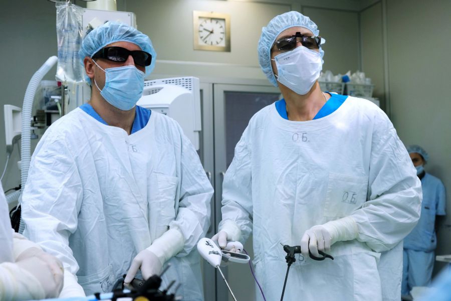 На Урале врачи спасли пациента с редким синхронным раком почек  | Врачи спасли уральца с редким двусторонним раком почек 