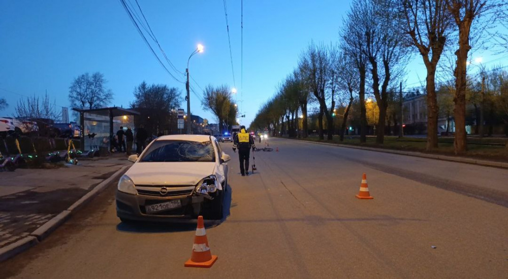 Ехал на велосипеде — мужчина погиб под колёсами иномарки в Екатеринбурге  | В Екатеринбурге «Opel Astra» задавил велосипедиста-нарушителя 