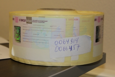 В Сургуте задержана женщина, которая пыталась продать поддельные визы