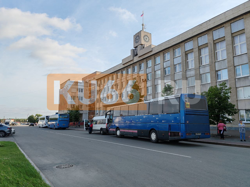 В Екатеринбурге начал функционировать Центр управления перевозками. | В Екатеринбурге создан Центр управления перевозками 