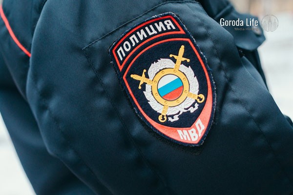 В Челябинске мужчину задержали за кражи колпаков с автомобилей В Челябинске мужчину задержали за кражи колпаков с автомобилей