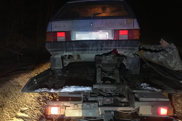 Гиашники применили табельное оружие для остановки нетрезвого водителя, не имеющего водительских прав и пытающегося скрыться | На Урале инспекторы ГИБДД применили оружие, для остановки пьяного водителя