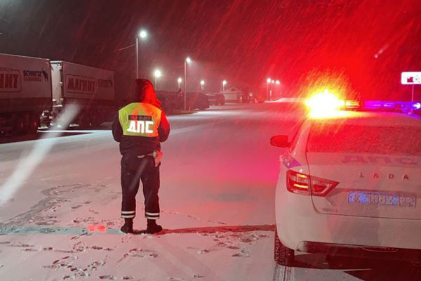 На трассе "Екатеринбург-Тюмень" в ДТП пострадали четыре человека, двое из которых дети