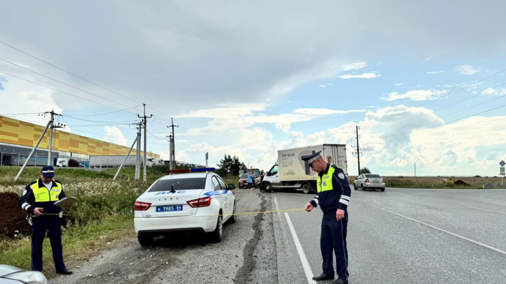 В Свердловской области на дороге под Сысертью пострадали пять человек  | Пять человек получили травмы в ДТП под Сысертью 