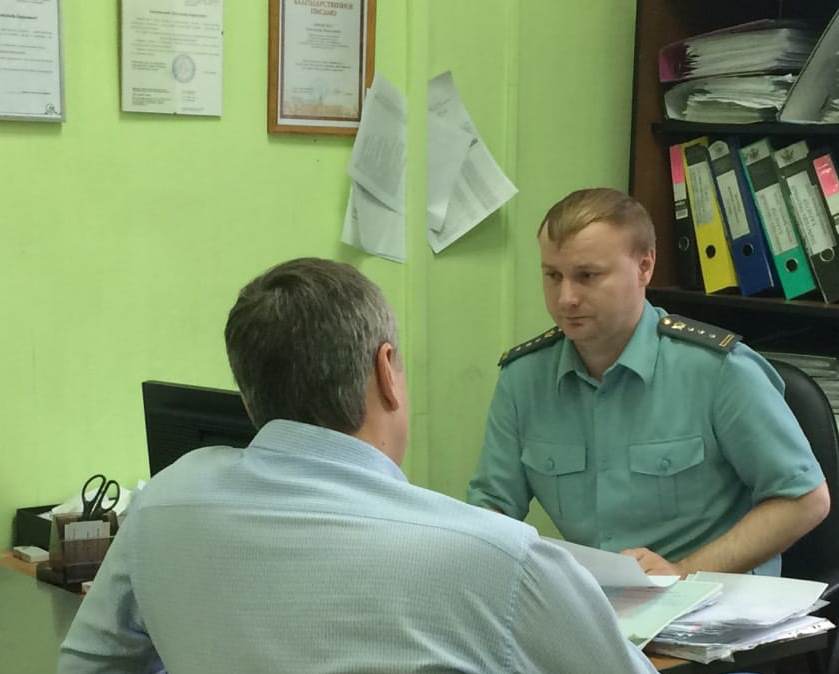 Благодаря действиям судебного пристава мужчина получил компенсацию и трудовую книжку Благодаря действиям судебного пристава мужчина получил компенсацию и трудовую книжку