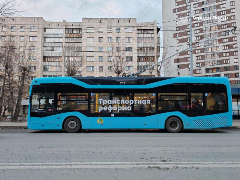 Пассажиры пожаловались на водителя автобуса в Екатеринбурге после заезда на АЗС | В Екатеринбурге водителя автобуса наказали за заезд на АЗС с пассажирами Пассажиры пожаловались на водителя автобуса в Екатеринбурге после заезда на АЗС | В Екатеринбурге водителя автобуса наказали за заезд на АЗС с пассажирами