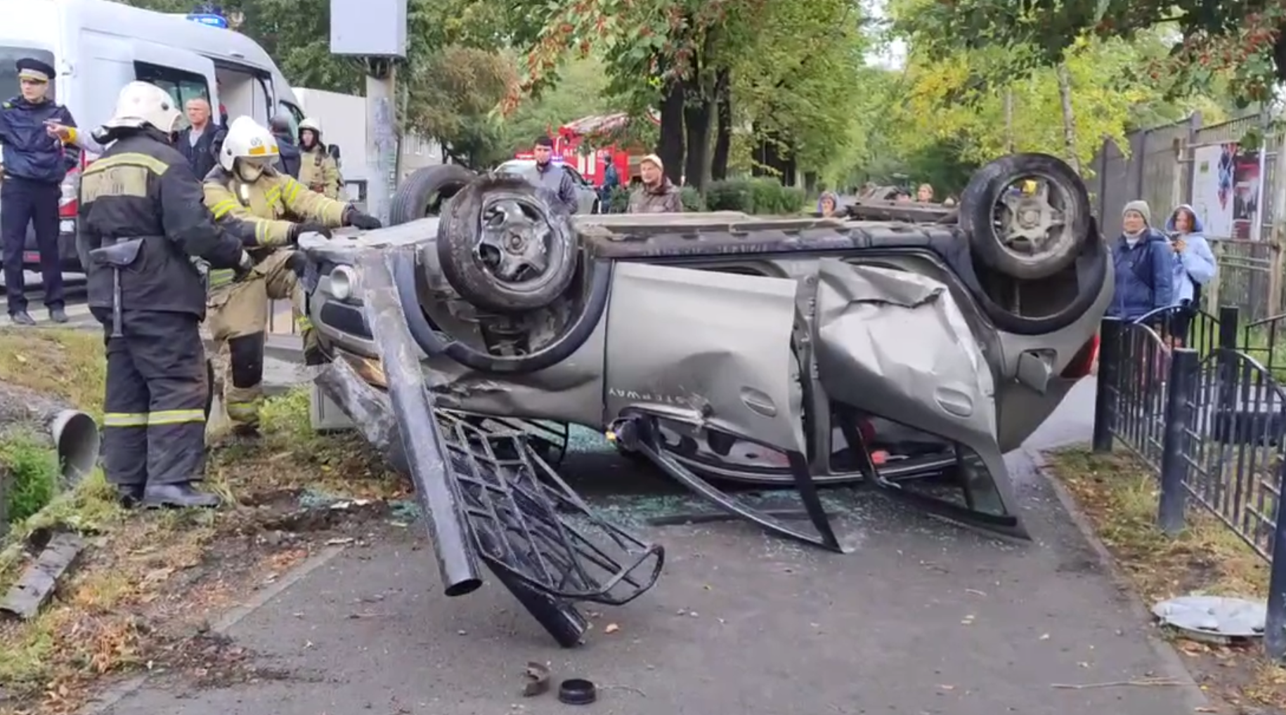 На Урале столкнулись машина Росгвардии и легковушка «Рено» На Урале столкнулись машина Росгвардии и легковушка «Рено»