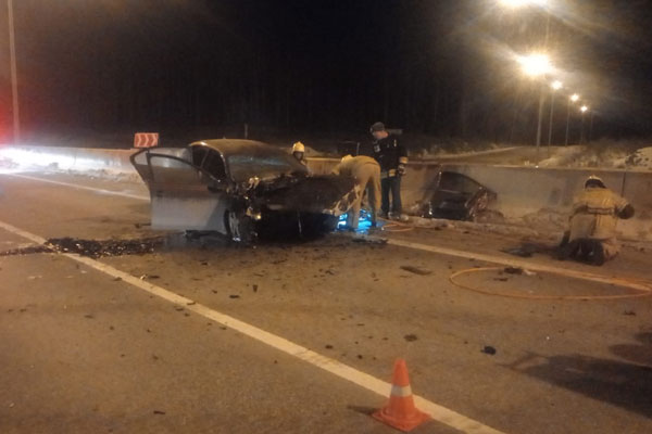 Влетел в бетонное ограждение. Ночью в Екатеринбурге в ДТП погиб водитель иномарки